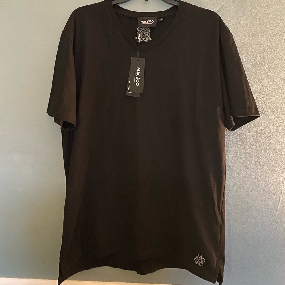 Maceoo Black V Neck